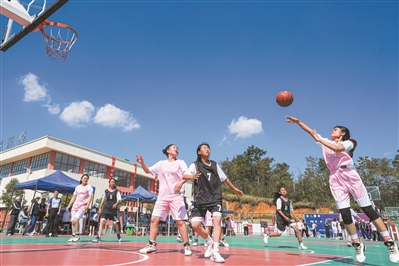 amp, 从他们身前, 紧荣誉